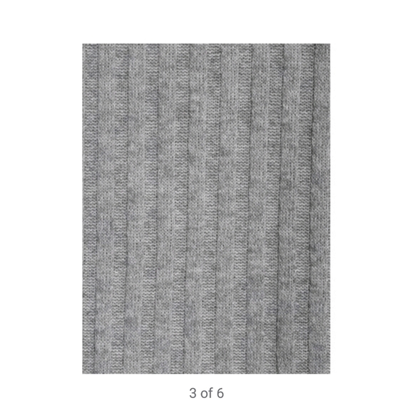 Time and Tru Sleeveless Relaxed Fit Turtleneck - Picture 2 of 3